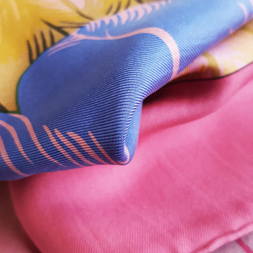 【99新】爱马仕（HERMES）女士玫红色羽毛印花丝巾 丝巾 爱马仕  241218TH03 商品图3