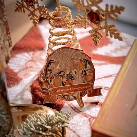 V&A博物馆沃尔特克兰系列 凤头鹦鹉和石榴木质磁吸式冰箱贴 商品图2