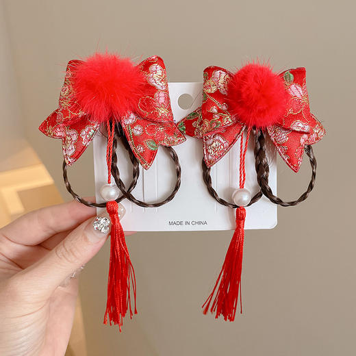 【29.9/任选两套！】新年红色儿童可爱发夹，秋冬女童毛绒宝宝发卡头饰，2024龙年过年发饰，新年，带着孩子无限欢愉共迎龙年！选择可爱发夹，演绎秋冬女童的温暖潮流！ 商品图6