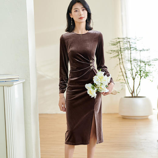 米思阳【丝绒包臀年会裙】2025春季新款时尚气质知性修身显瘦连衣裙 商品图6
