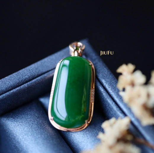 18K玫瑰金和田玉（碧玉）吊坠--无事牌/方牌12*24mm/菠菜绿 商品图0