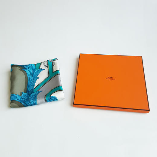 【99新】爱马仕（HERMES）女士蓝绿条纹编织印花丝巾241218TH01 商品图1