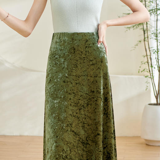 剩S/M 米思阳2025秋季新款复古法式丝绒半身裙高腰亮面修身弹力长裙0208 商品图4