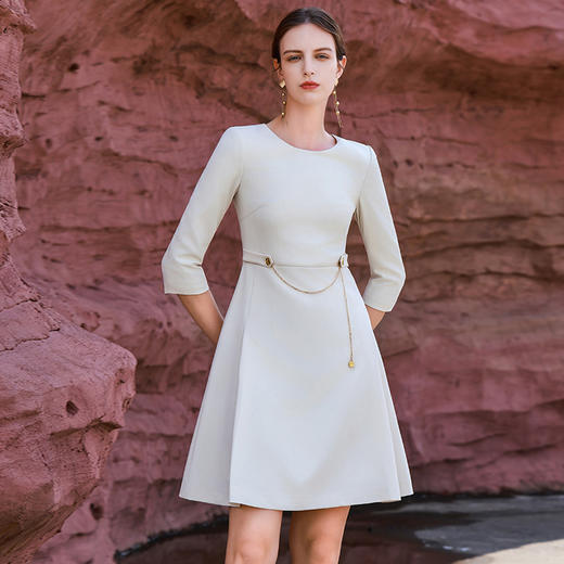 IWY/白色连衣裙女气质医美工作服2024年春季新品设计感职业裙装Q13304-W 商品图1