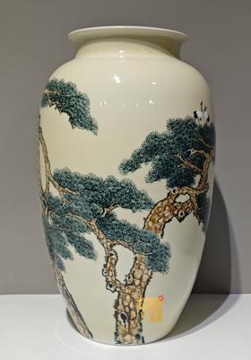 黄釉松鹤延年赏瓶