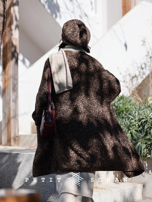 PETIT SCHAN小闪 CLO#413 Neck and neck 不分上下 牦牛绒手纺纱纯手编针织开衫大外套 商品图4