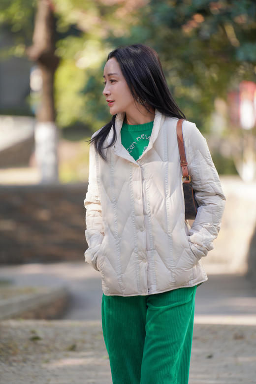 现货 臣禾 轻磅压胶羽绒服9234070452 商品图4