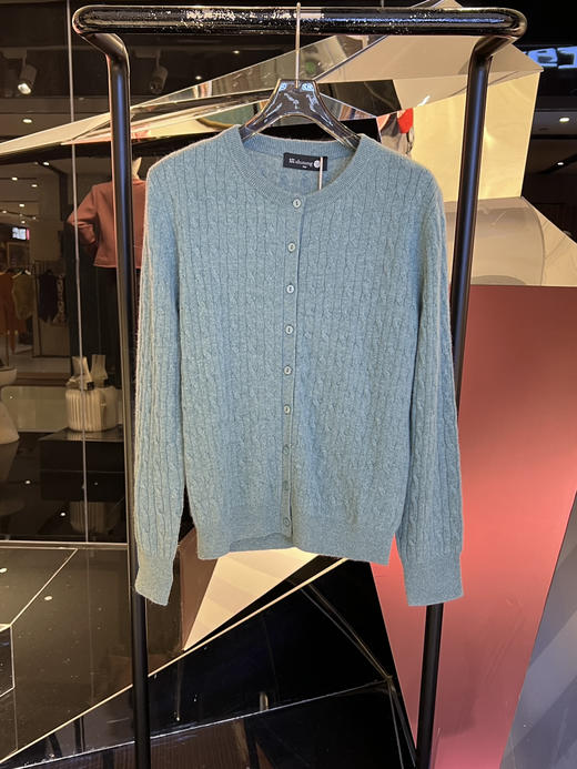 女士羊绒绞花圆领开衫 商品图4