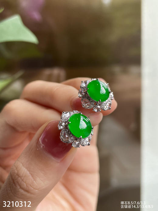 3210312，老坑艳绿蛋面耳钉。具体价格微信咨询 商品图3