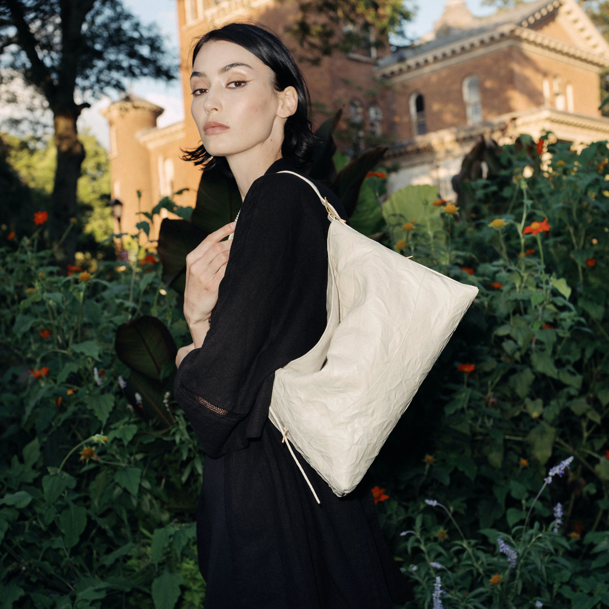 【赵昭仪同款】品牌直发 APEDE MOD 软牛皮粽子包流浪包（肩带可拆卸调节）