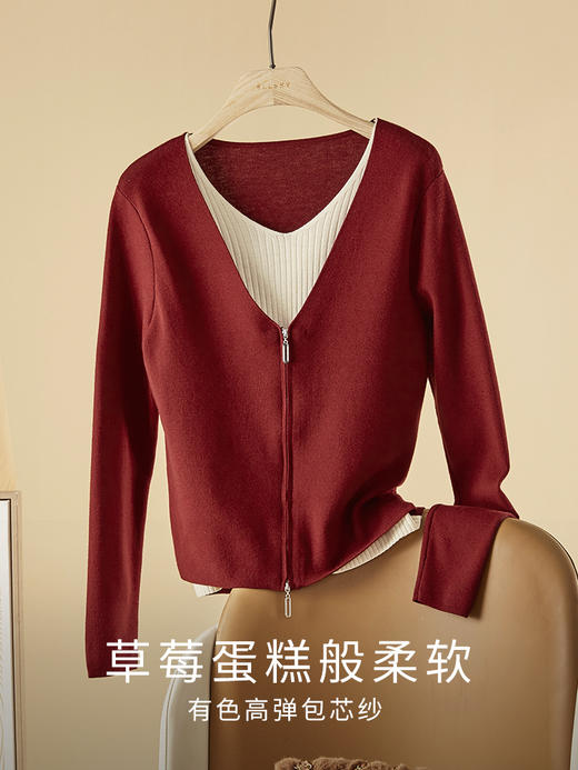 【年终特卖】熙世界设计感撞色叠穿V领假两件复古红针织衫上衣女秋 商品图3