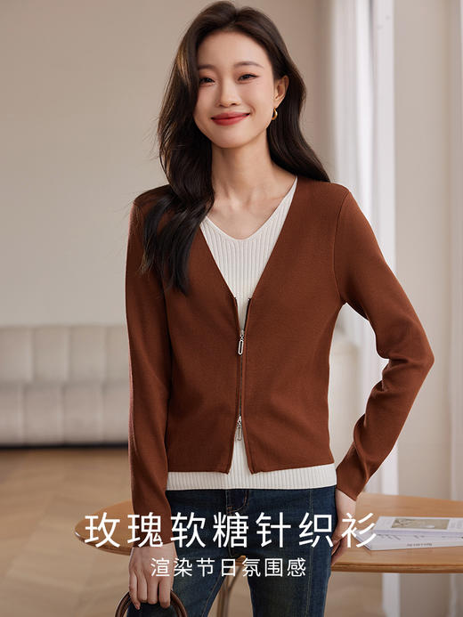 【年终特卖】熙世界设计感撞色叠穿V领假两件复古红针织衫上衣女秋 商品图1
