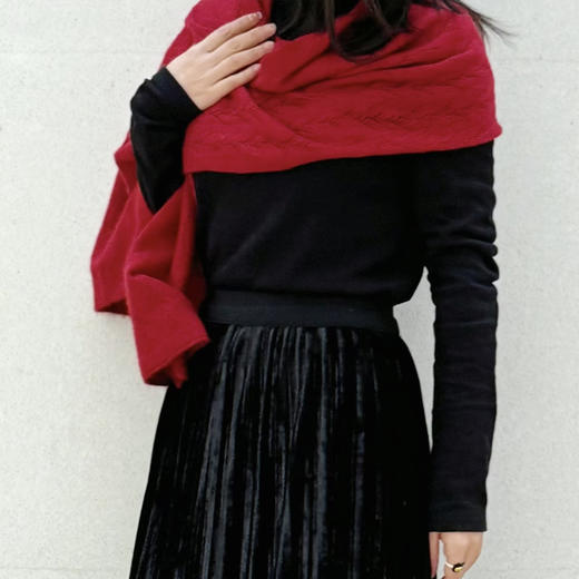 馥迦新年温暖软糯镂空羊绒围巾 商品图3