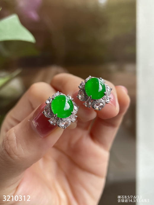 3210312，老坑艳绿蛋面耳钉。具体价格微信咨询 商品图5