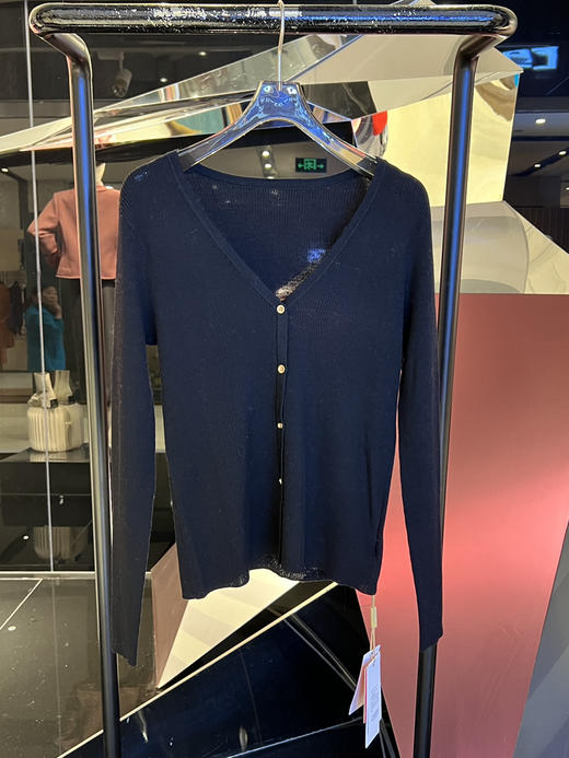 女士机洗精纺羊毛v领开衫 商品图4