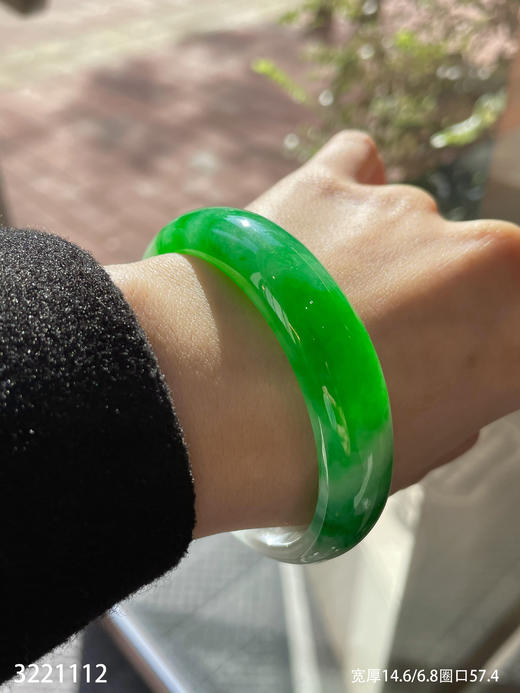 3221112，老坑冰糯艳绿手镯，圈口57.4。具体价格微信咨询 商品图5