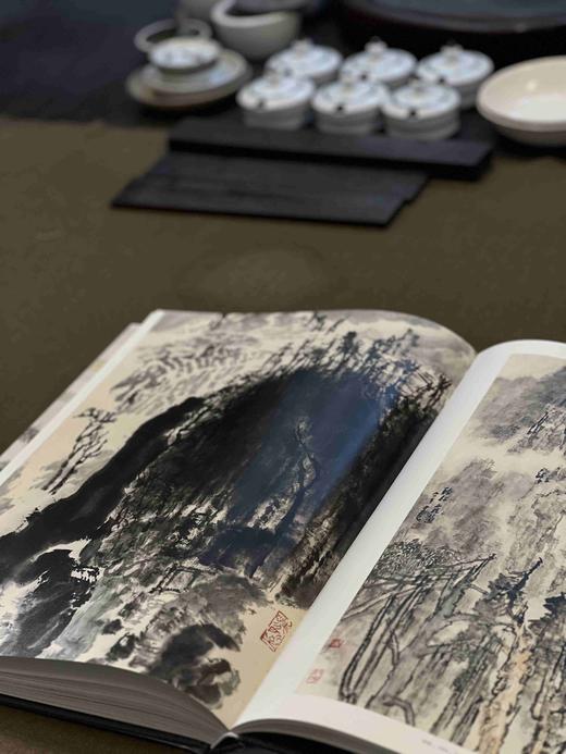 《童中焘》，精装，8开，全2册，中国美术学院出版社2023年11月1版1印，520页，定价1800，售价1350元。 商品图6