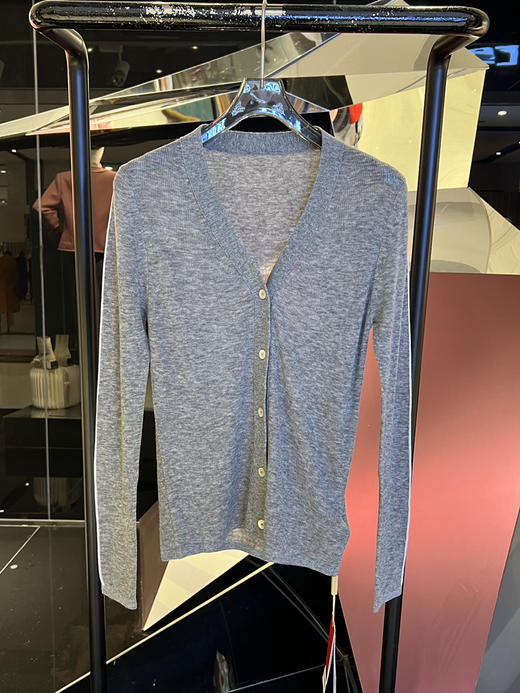 女士V领小开衫 商品图1