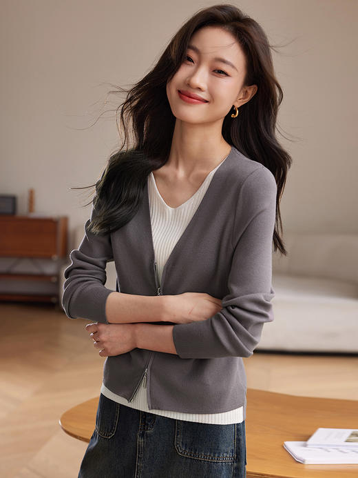 【年终特卖】熙世界设计感撞色叠穿V领假两件复古红针织衫上衣女秋 商品图7