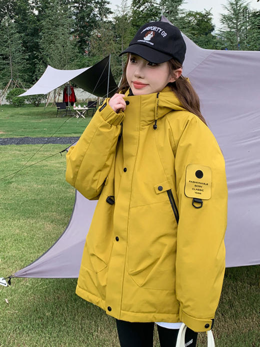 高品重磅复团‼️陈牧驰明星同款~专柜💰2000+【波**同款黑科技蓄热工装外套】男女同款  秒杀福利价 ▪️分仓填充的军工级P棉 ▪️石墨烯热反射 冬天降再大的温!有它完全可以顶住 商品图4