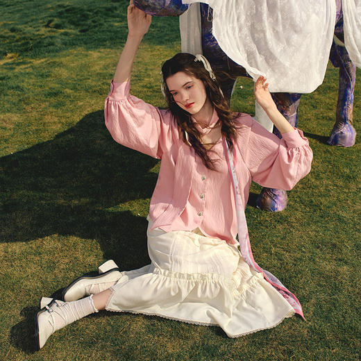 两三事不拘心迹小清新印花领带v领长袖衬衫女宽松衬衣 商品图4