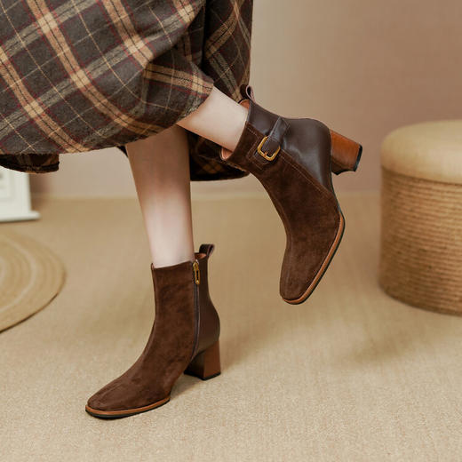 【预售5天】秋冬新款翻皮方头复古加绒粗跟短靴单靴侧拉链拼色高跟裸靴PS&PS1100 商品图2