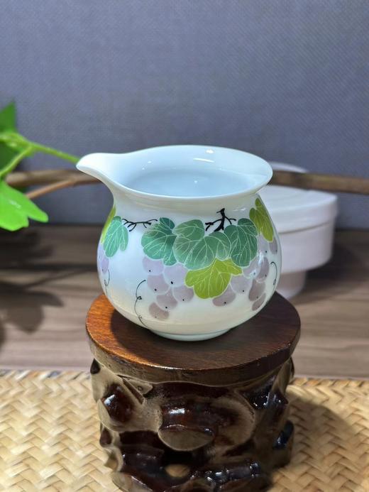 景德镇陶瓷 国瓷红叶 8头釉下五彩汾水葡萄 商品图3