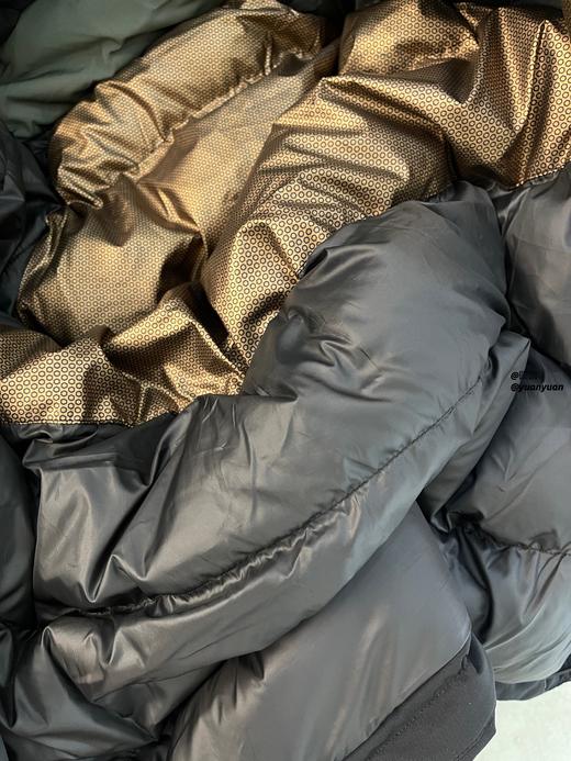 高品重磅复团‼️陈牧驰明星同款~专柜💰2000+【波**同款黑科技蓄热工装外套】男女同款  秒杀福利价 ▪️分仓填充的军工级P棉 ▪️石墨烯热反射 冬天降再大的温!有它完全可以顶住 商品图8