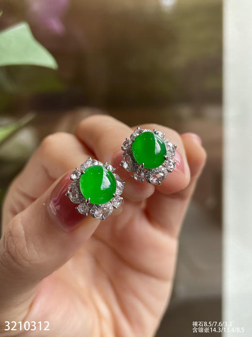 3210312，老坑艳绿蛋面耳钉。具体价格微信咨询 商品图6