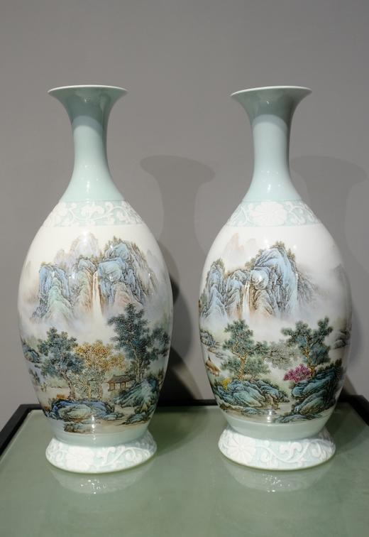 粉彩山水对瓶 商品图0