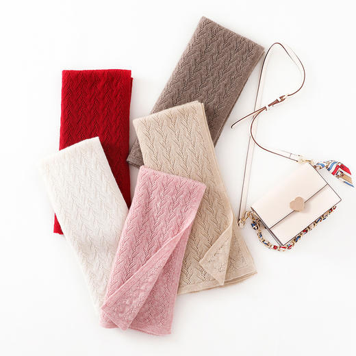 馥迦新年温暖软糯镂空羊绒围巾 商品图7