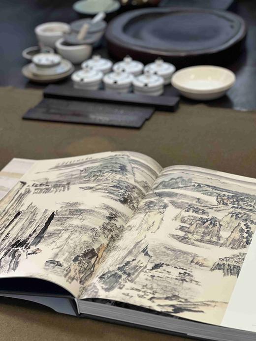 《童中焘》，精装，8开，全2册，中国美术学院出版社2023年11月1版1印，520页，定价1800，售价1350元。 商品图8