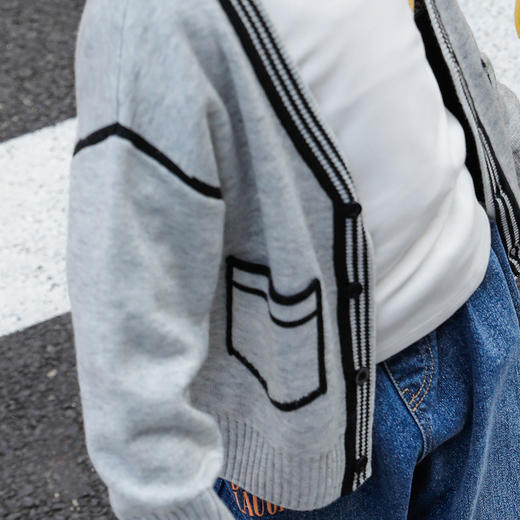 【商场同款】秋冬新款男童针织开衫时尚撞色毛衫中大童米奇刺绣毛衣223DS0684 商品图3