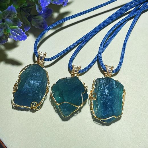 南非绿萤石水晶原石吊坠项链 商品图0