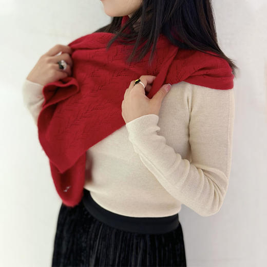 馥迦新年温暖软糯镂空羊绒围巾 商品图4