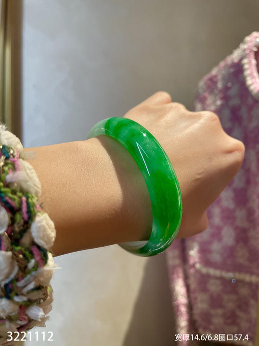 3221112，老坑冰糯艳绿手镯，圈口57.4。具体价格微信咨询 商品图2