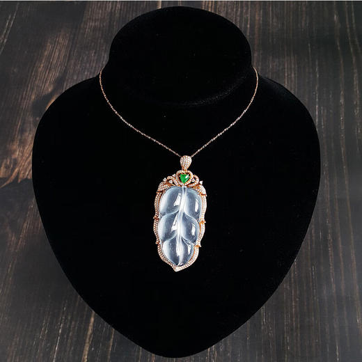 【天然正品】A货天然冰种白色叶子翡翠吊坠   30.30克  AU750玫瑰金豪镶钻石 时尚款 天然冰种 白色叶子 金枝玉叶 翡翠吊坠     031016KC01 商品图4