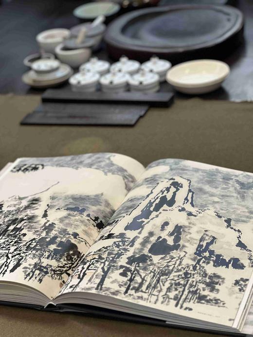 《童中焘》，精装，8开，全2册，中国美术学院出版社2023年11月1版1印，520页，定价1800，售价1350元。 商品图7