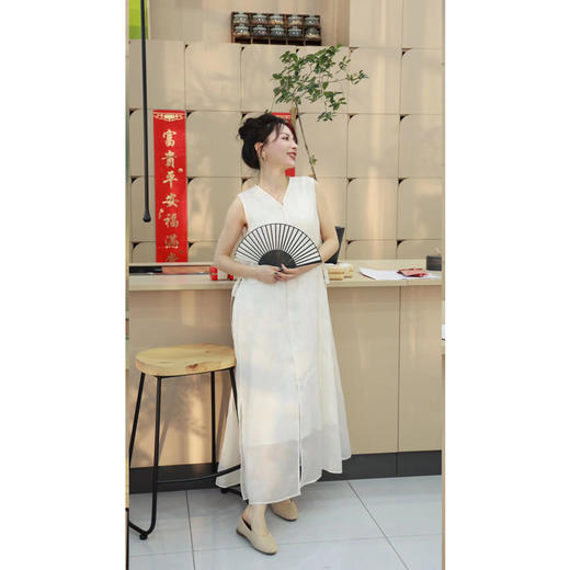 【抖音专属】【贺春系列】V领吊带裙（24718034-山矾） 商品图2