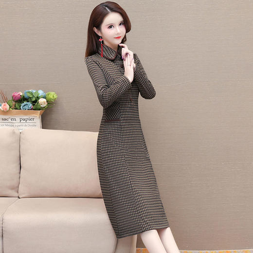 QYMYM-23HR20-Y格纹连衣裙中长款妈妈装A字裙春秋新款翻领厚款时尚气质连衣裙 商品图1