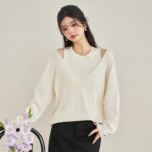 西遇慵懒风白色针织两件套女新款圆领背心深V领开衫上衣10340170 商品图2