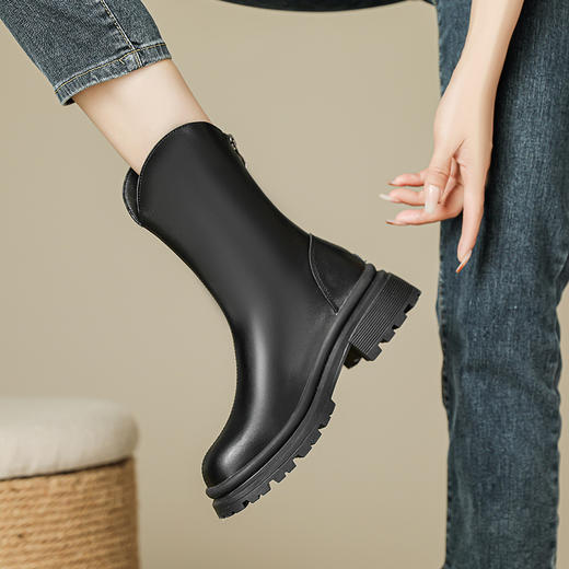 V口显直2023年新款短靴女圆头复古粗跟短筒瘦瘦靴马丁靴子女单靴 商品图5