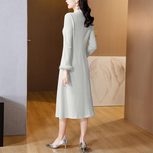 AHM-1606新中式国风改良旗袍连衣裙女2023冬季新款时尚优雅白色针织打底裙 商品图3