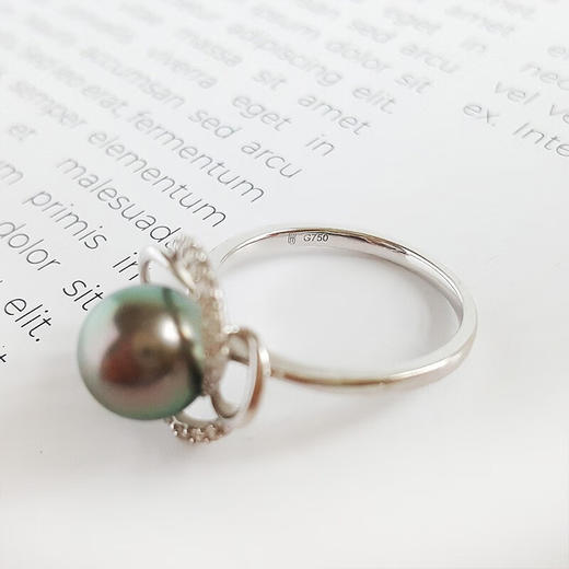 【天然正品】潮宏基 8.3MM天然黑色真多麻海水珍珠花朵造型 项链/戒指  270523NJS29 270523NJS30 商品图2