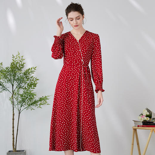 EITIE爱特爱优雅复古V领红色波点碎花钉钻系带长裙连衣裙24春新款A2407301 商品图4