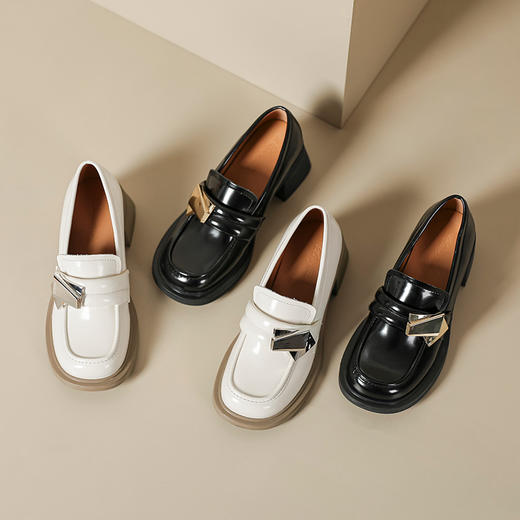 现货秒发白色银扣乐福鞋女2023春季新款真皮英伦风粗跟小皮鞋 商品图0