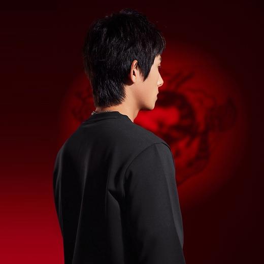 【非遗剪纸】柒牌男士圆领卫衣春季新款龙纹贴布刺绣黑色长袖上衣	126W70010 商品图3