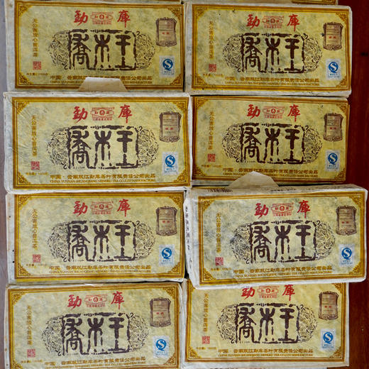 2006年勐库戎氏乔木王砖普洱生茶 1000克一片大砖 真品干仓高性价比好生茶 勐库戎氏经典茶 顶流高货系列 商品图3