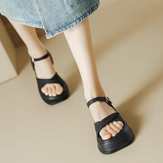 厚底凉鞋女2023夏季绿色显白罗马鞋一字带沙滩鞋小码女生外穿凉鞋 商品图3