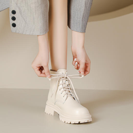白色系带短靴女甜酷风马丁靴秋冬款圆头短筒靴子女生平底小码女靴 商品图1